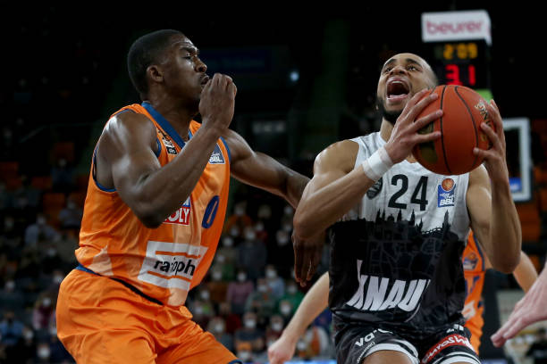 员首次征战 员首次征战